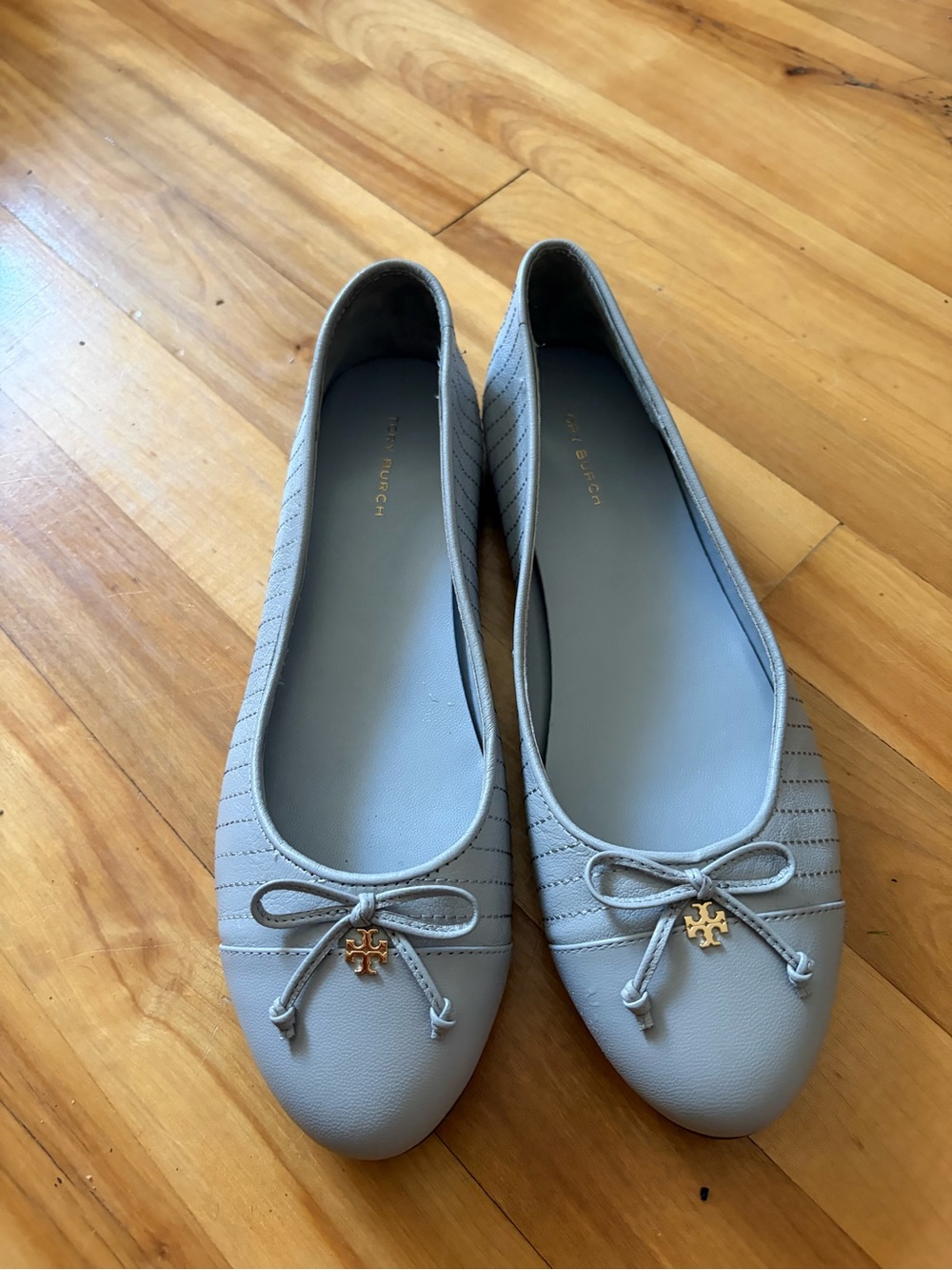 Tory Burch Light Gray Leather Bow Ballet Flats with Gold Logo